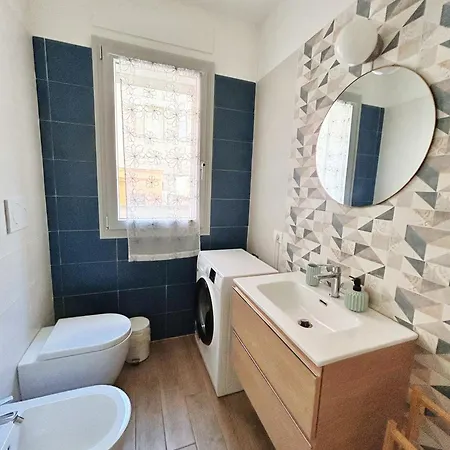 Conero-alba Al Mare-delfino-1 Min A Piedi Dal Mare Porto Potenza Picena