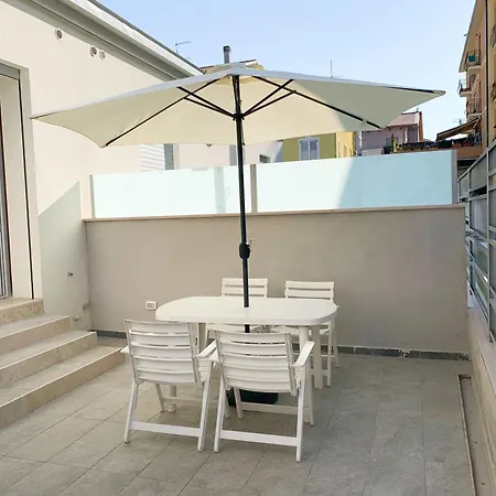 Conero-alba Al Mare-bilocale E Corte-delfino Porto Potenza Picena